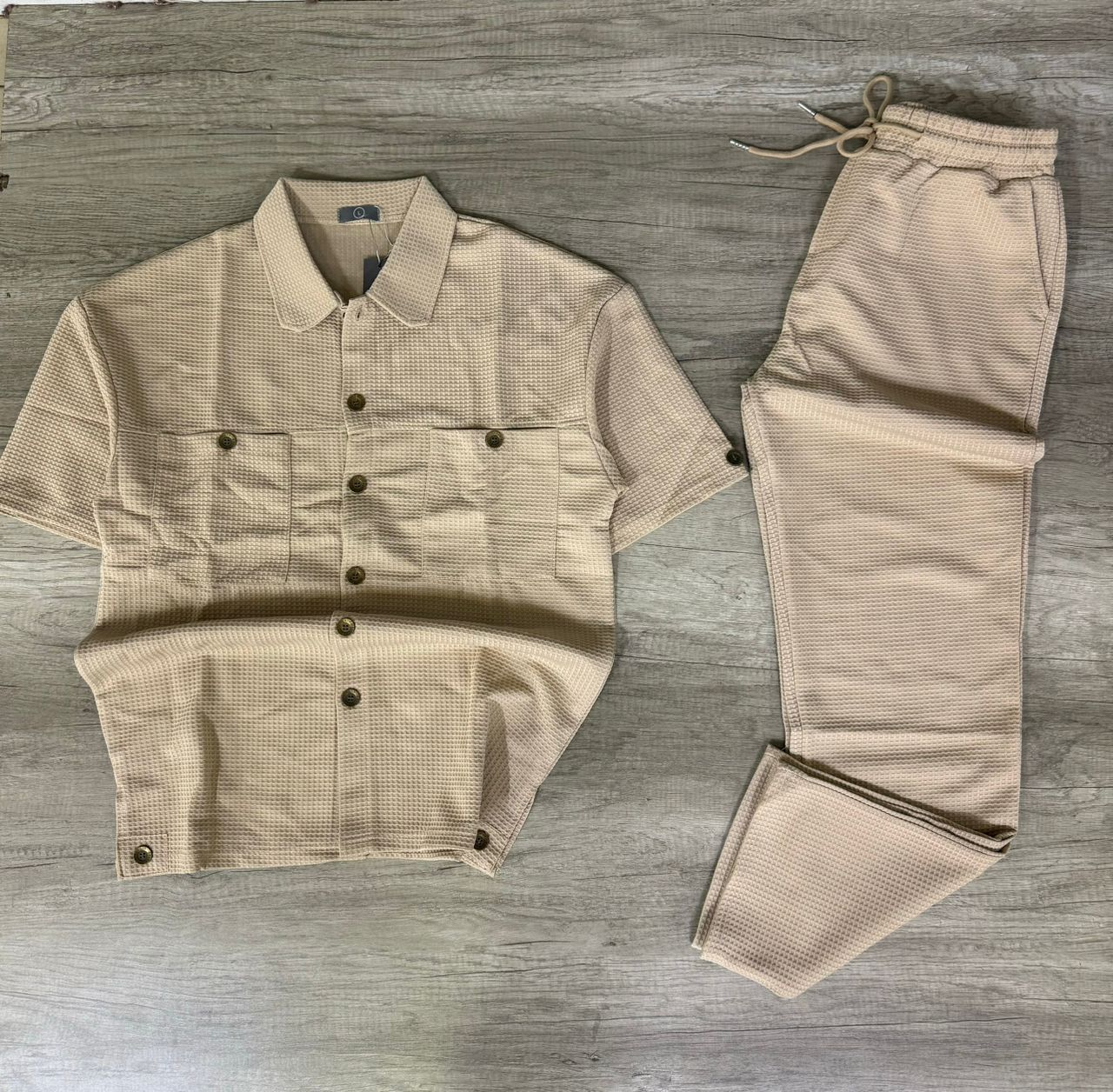 Men outfits casual pant and short sleeve shirt