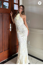 Sleeveless halter maxi dress