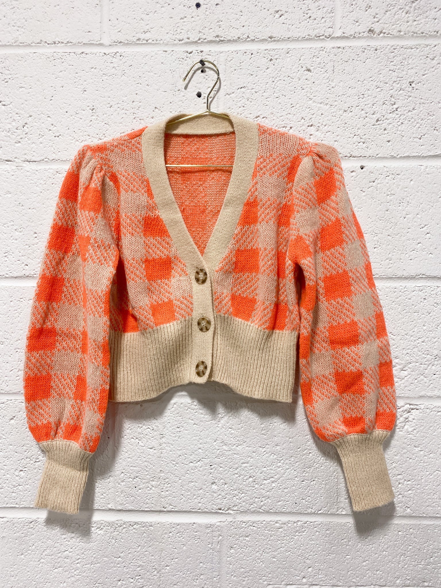 3 buttons crop knitted cardigan sweater