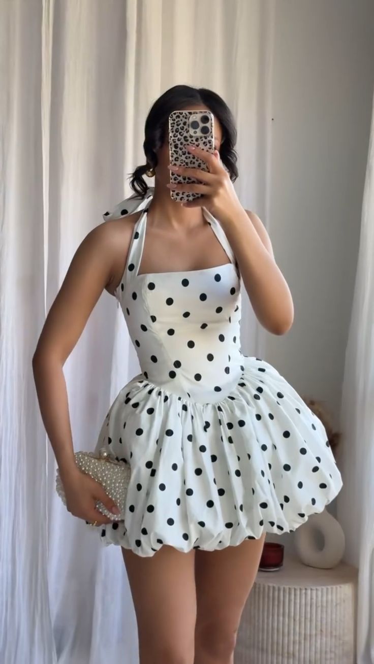 Neck straps spread short dress